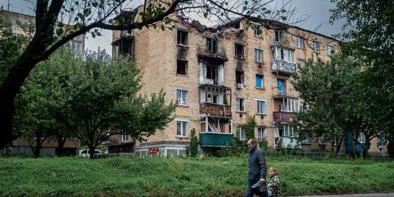 A damaged building in Makariv, Kyiv region (September 2022).