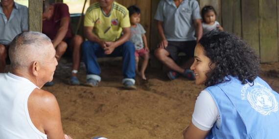 OCHA's Johana Botia speaks with a member of the indigenous community in ocas del Yi during a MIRA evaluation.