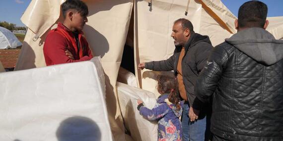  Displaced families in Azaz received aid provided by the International Organization for Migration. 