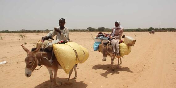 Sudanese refugees arrive in the Chadian village of Koufroun