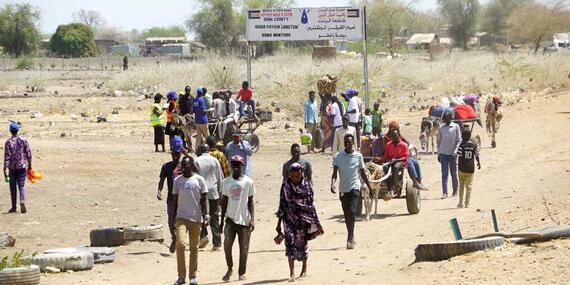 People fleeing violence in Khartoum, Sudan