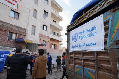 Aid including medical supplies from the World Health Organization brought in by a UN interagency mission were distributed in Idleb yesterday. 