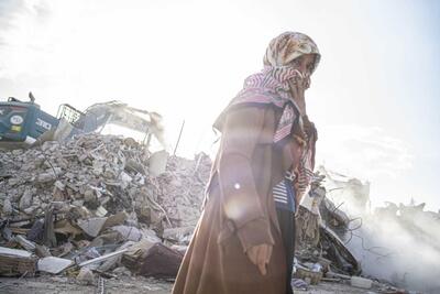 A woman in an earthquake zone in Antakya, Hatay, Türkiye, 15 February.