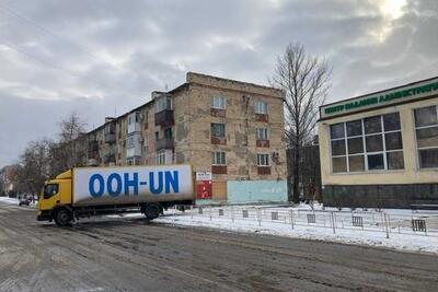 A humanitarian convoy delivered essential supplies to the town of Toretsk on 31 