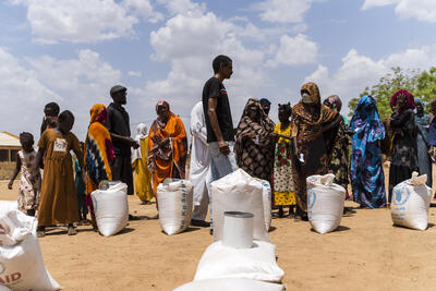 Food being distributed to people who fled the conflict in Khartoum to take refuge in Wad Medani in Sudan’s Aj Jazirah State
