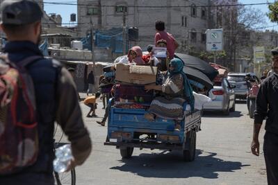 Palestinians continue fleeing Rafah Governorate.