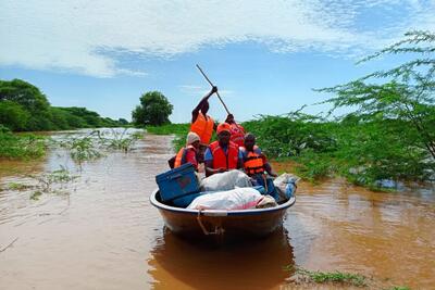 Kenya Red Cross rescues people marooned by floodwaters in Tana River County.