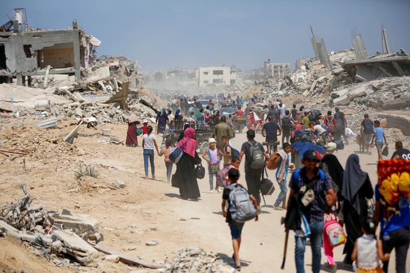 Palestinians flee from Khan Younis following the latest evacuation order by the Israeli army.