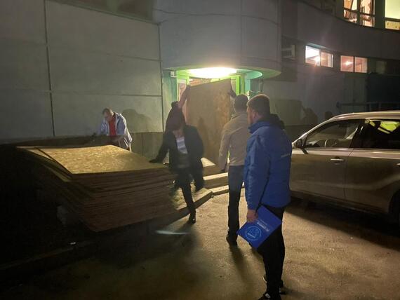 Humanitarians deliver rapid repair materials to the collective centre where Nadiia lives to cover broken windows and protect residents from the cold.
